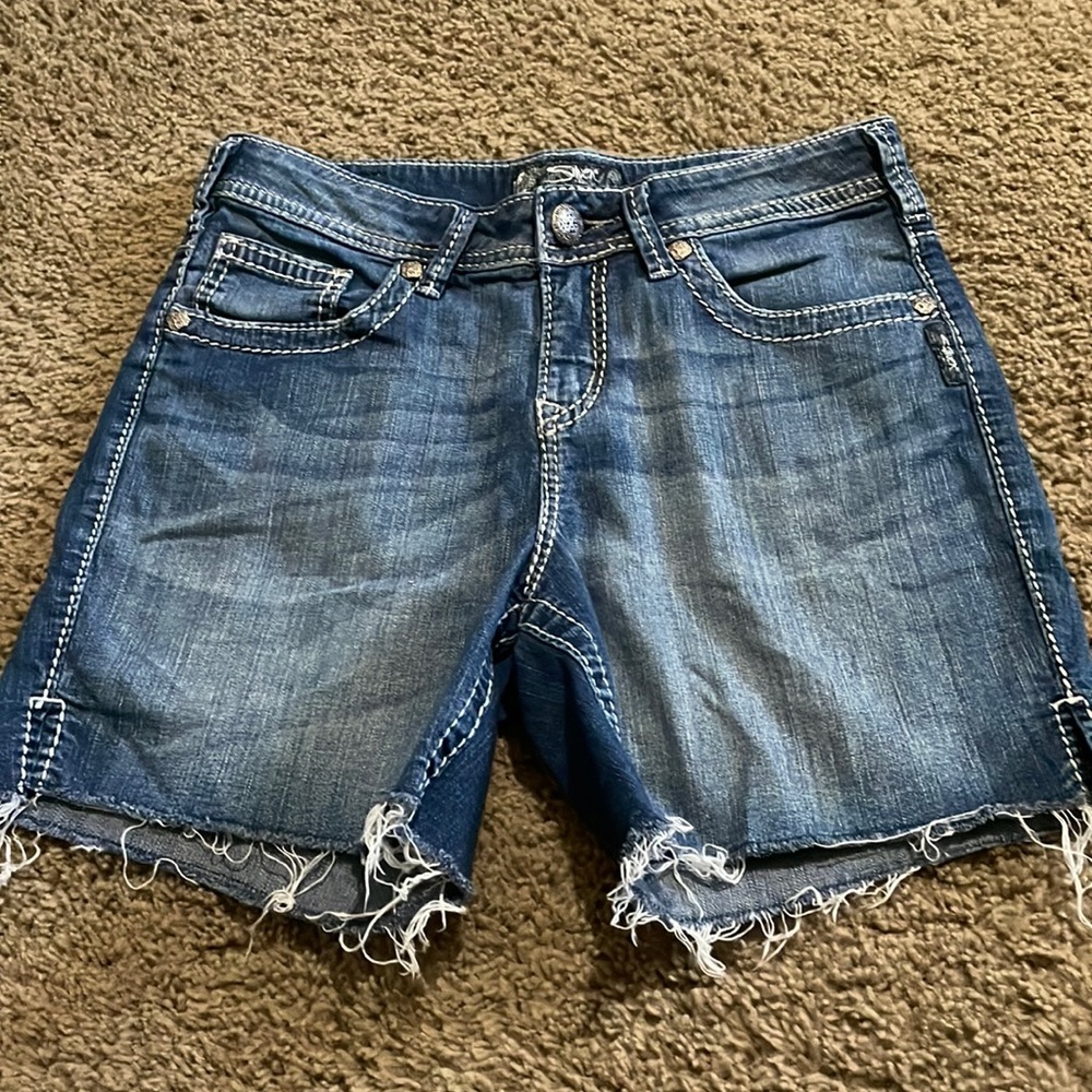 Ladies Silver jean shorts. Tag says W28. Waist approximately 14 1/2”.